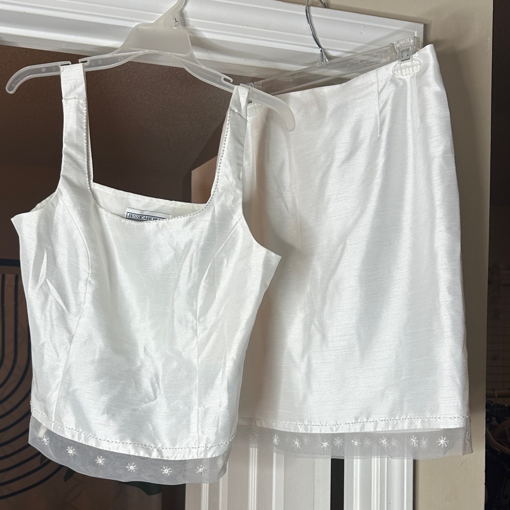 Jessica Howard White Two-Piece Set with Sheer Accents